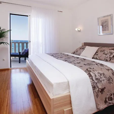 Holiday home Four-bedroom In Gradina *