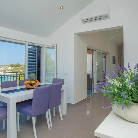 Four-bedroom In Gradina * Rudina