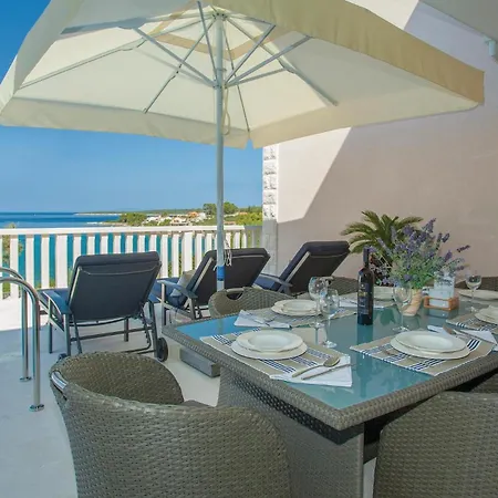 Holiday home Four-bedroom In Gradina