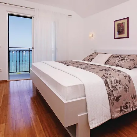 Holiday home Four-bedroom In Gradina *