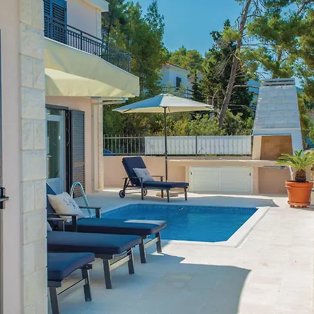 Holiday home Four-bedroom In Gradina