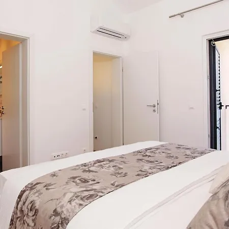 Four-bedroom In Gradina * Rudina