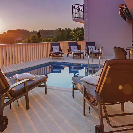 Four-bedroom In Gradina Holiday home