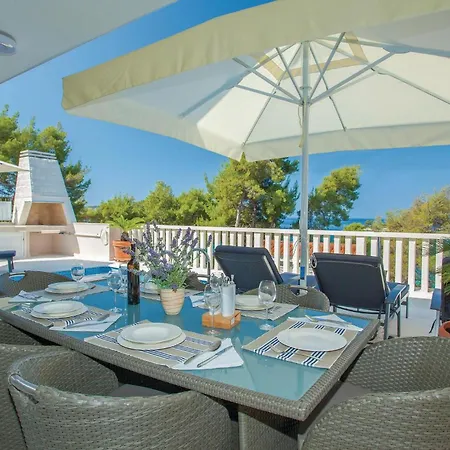 Holiday home Four-bedroom In Gradina