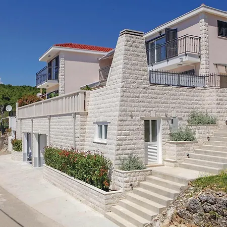 Four-bedroom In Gradina Holiday home *