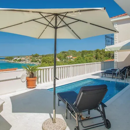 Four-bedroom In Gradina