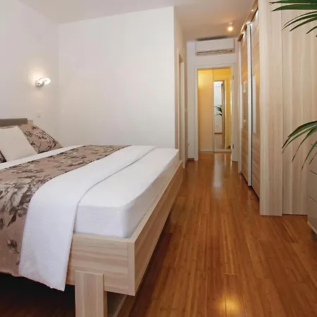 Four-bedroom In Gradina