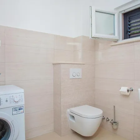 Holiday home Four-bedroom In Gradina