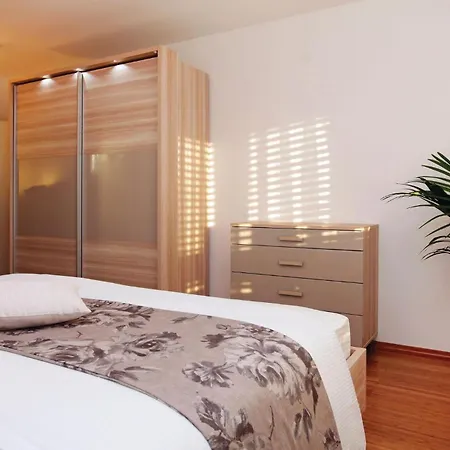 Four-bedroom In Gradina Holiday home Rudina